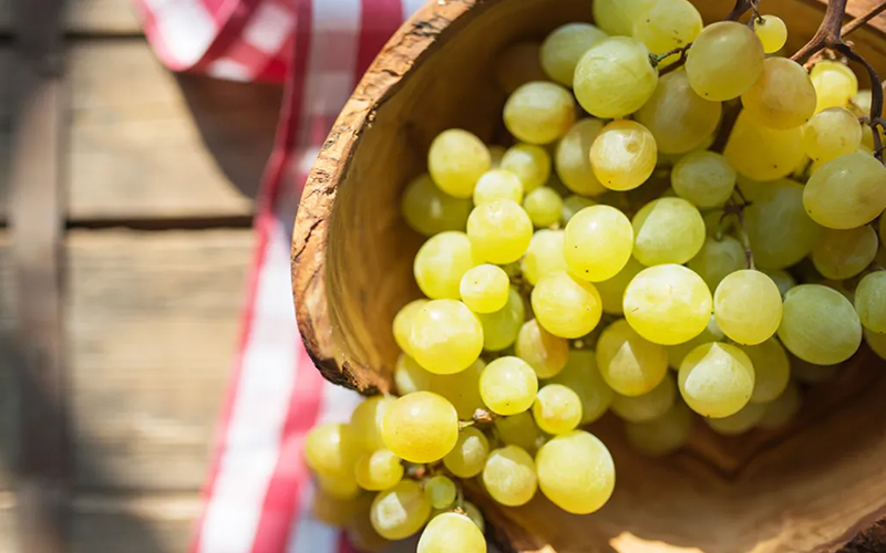 Nho là thực phẩm cải thiện vòng 1 ít ai biết 