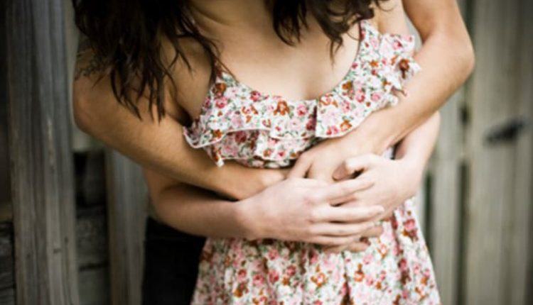 Có nen cho bạn trai sờ vòng 1 khi hôn