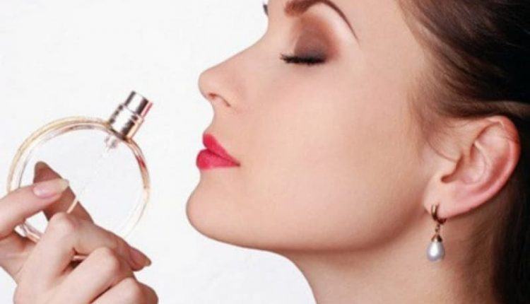 Nước hoa kích dục nữ